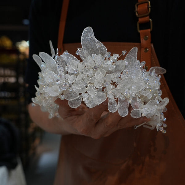 st1-17503 Handmade White Wedding Tiaras Crowns