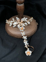 Hand accessory