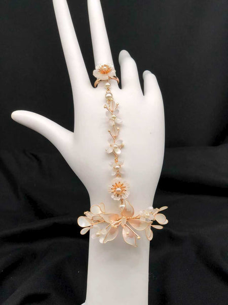 Hand accessory